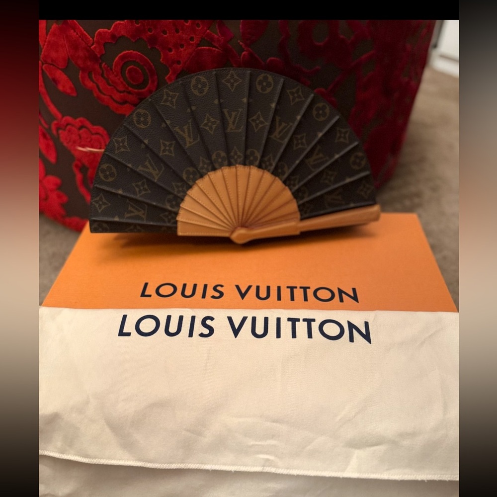 Louis Vuitton Fan bag limited edition 2025 never used box ,dust bag , invoice